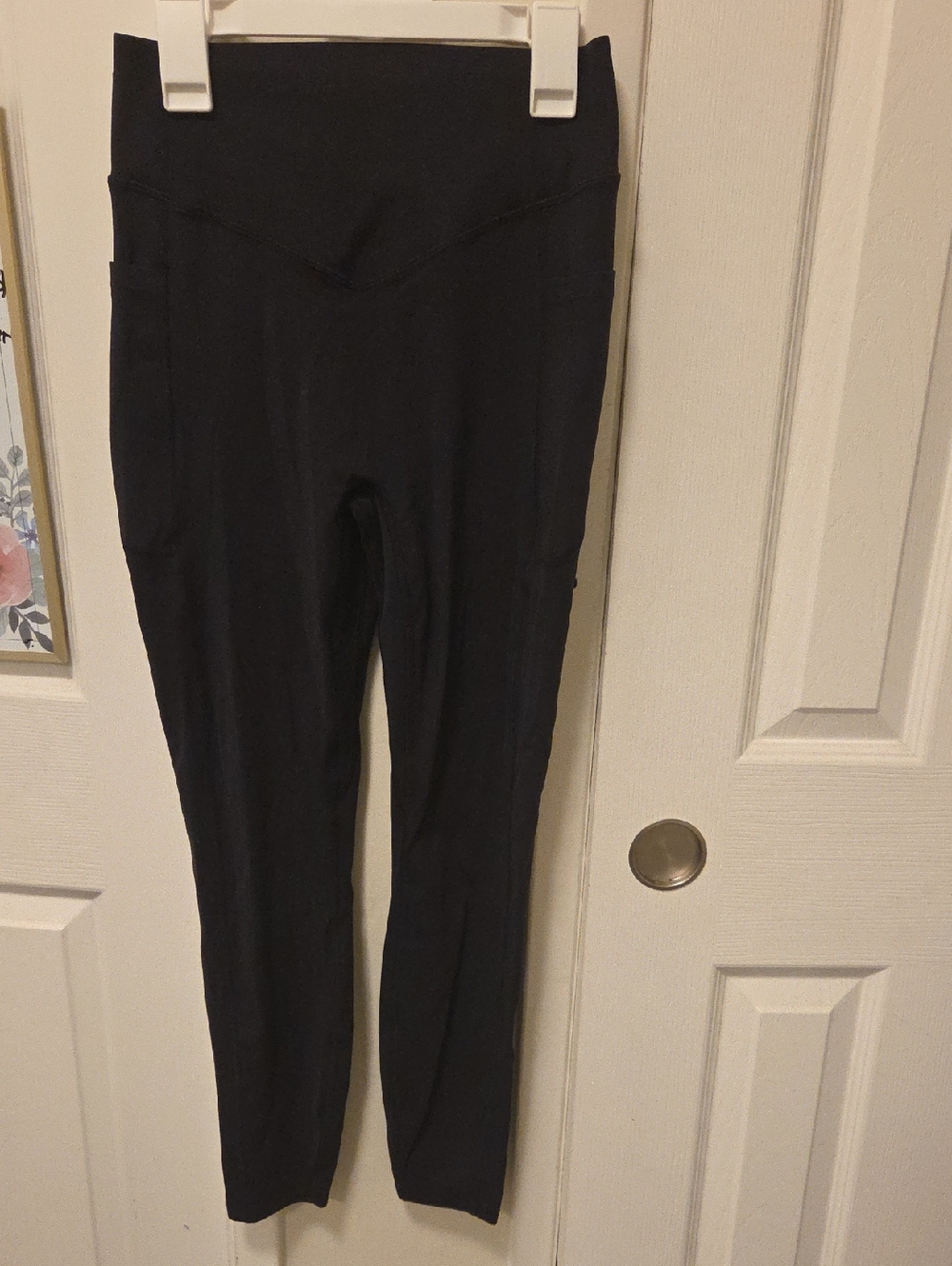 HALARA Black High-Waist Butt Scrunch Leggings with Side Pockets